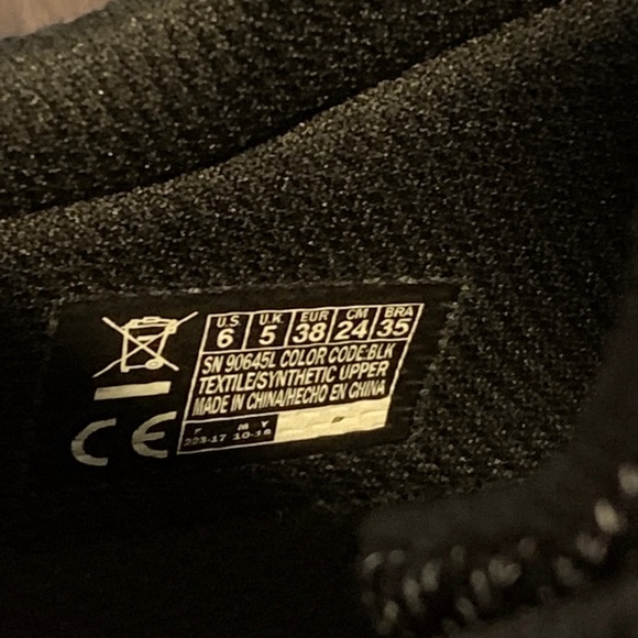 Boy Sketchers running shoes excellent condition;Never worn - Picture 4 of 4